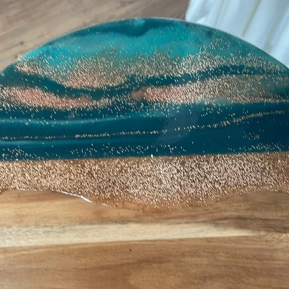 Round Wooden and Resin Serving Board - Picture 3 of 4